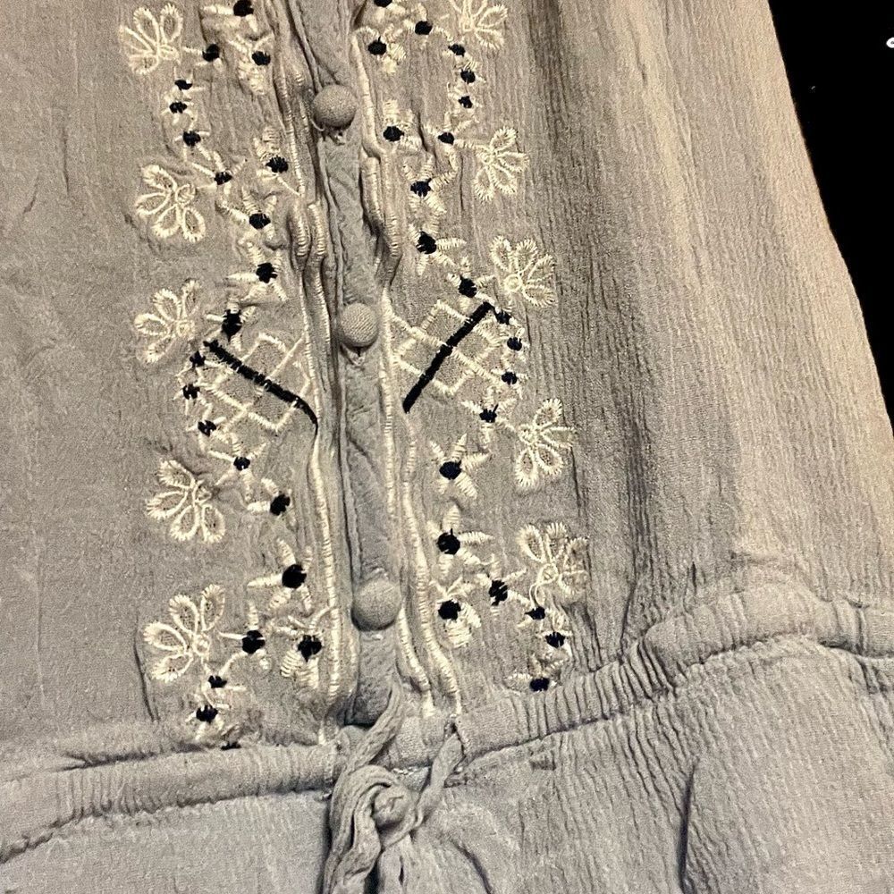 Sleeveless Beige Embroidered Romper - Picture 2 of 7